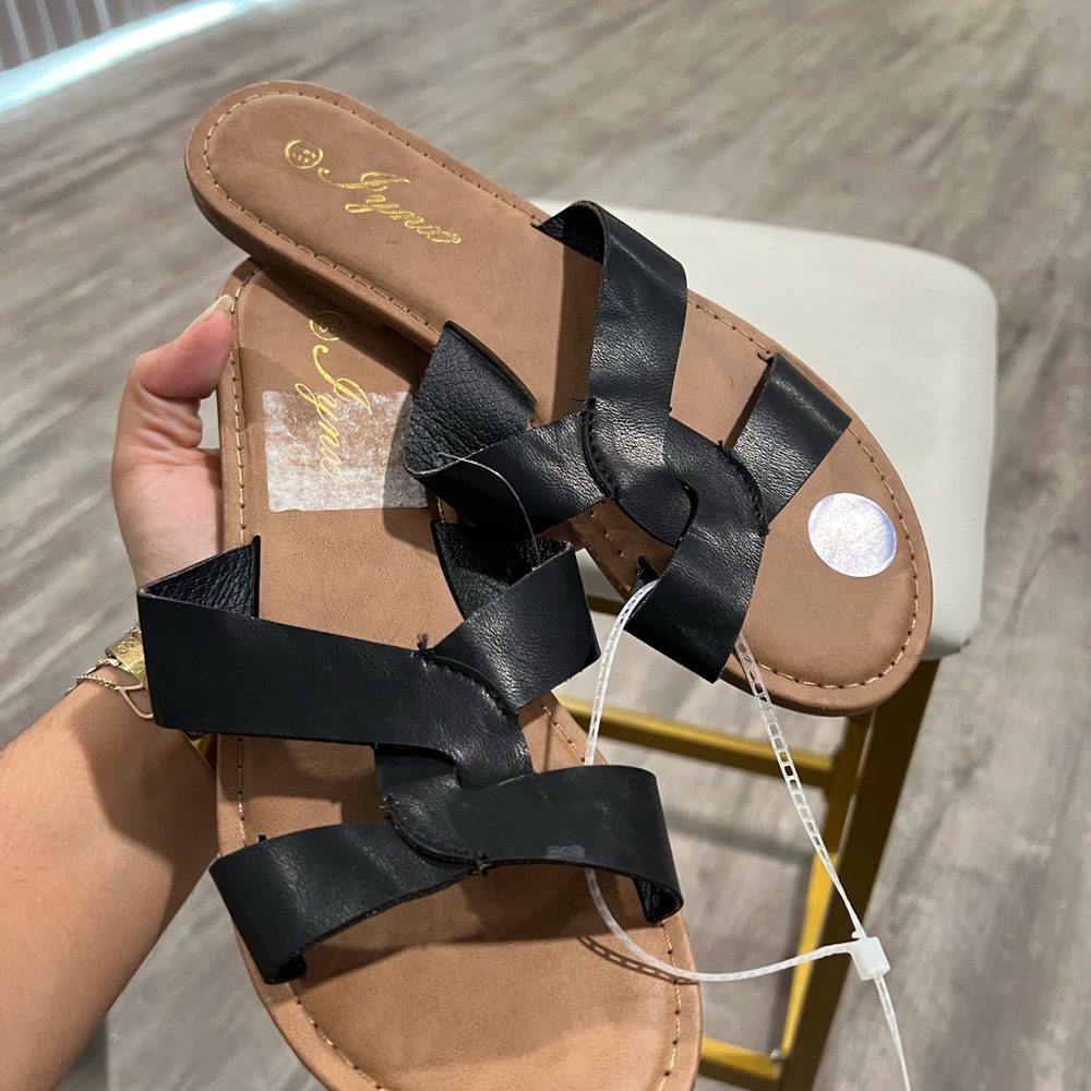 SOLD💫LAST PRICE🍒🤍 Flat sandals ✨ - Picture 5 of 5
